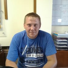 Столбов Евгений Прораб. Если вы хотите качественного монтажа, их есть у него. Поговаривают, что Евгений для того, чтобы уснуть перебирает с завязанными глазами комплектующие для ворот.