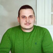 Bokach Генеральный директор. Подписывает, решает, договаривается. Это все о нем. Ну и, конечно же, неусыпный контроль за нерадивыми подчиненными полностью лежит на Юрии.