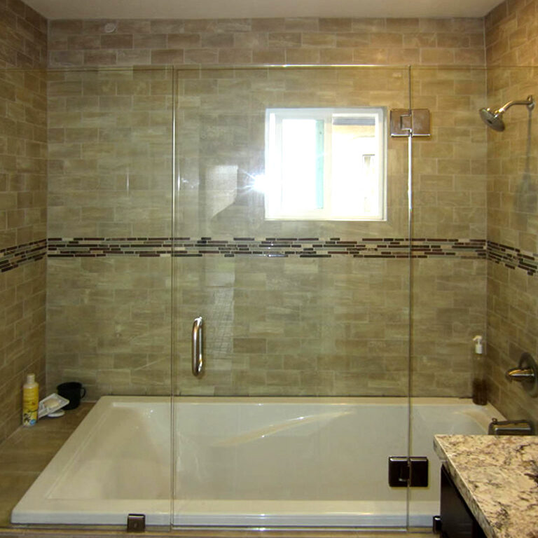 стеклянные-перегородки-для-ванной